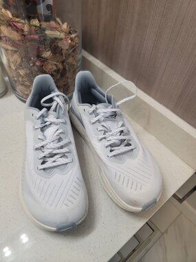 Altra Experience Form Shoes Mens Size 11 White Gray Running Athletic Sneakers